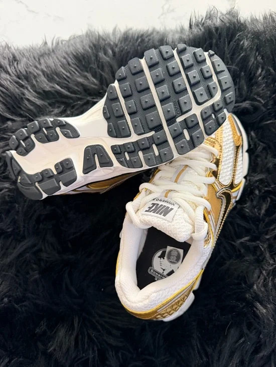 Nike Zoom Vomero 5 - Picture 7 of 8